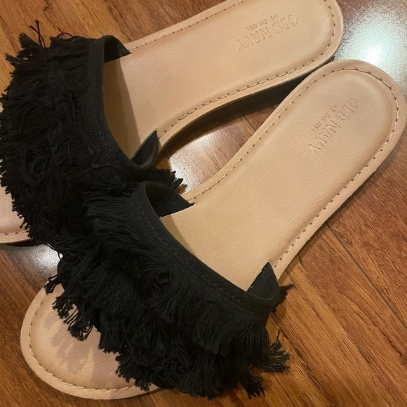 Old navy fluffy fringe sandals - Picture 2 of 3